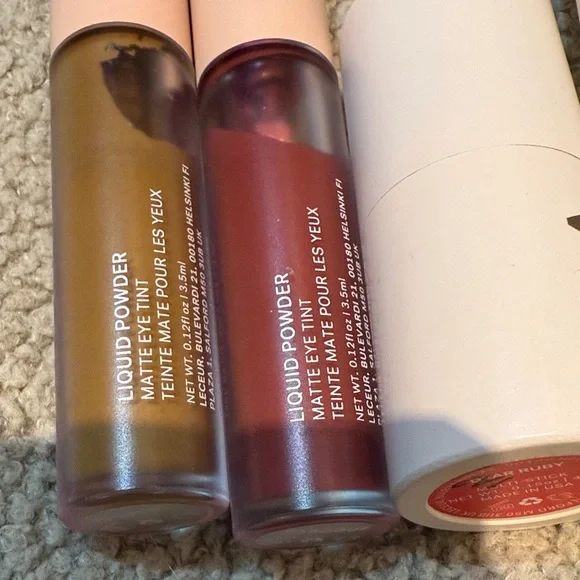 ILIA - 2 liquid eyeshadows, 1 multi use stick, 1 eyeliner - new! - Picture 4 of 5